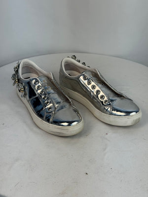 Marc Jacobs Daisy Metallic Silver Leather Sneaker Flower Stud Sz 39 US 9 As-Is