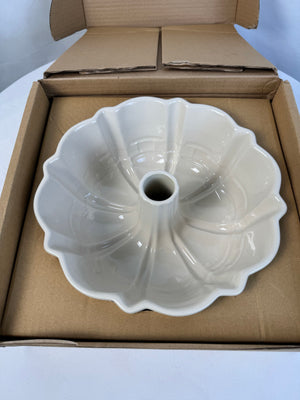 Longaberger Ceramic Woven Traditions Ivory Ceramic 9.5" Fluted Bundt Cake Pan