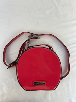NWT Adrienne Vittadini Clam Case Crossbody Bag Patent Fuchsia Pink AVH6398 $178