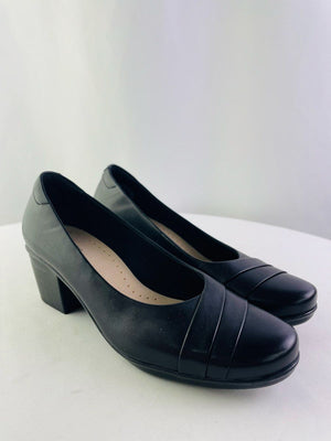 Clarks Emslie Mae Black Leather Pleated Pumps Women 7.5M Comfort Heels | 42354