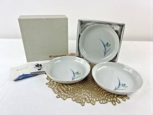 Koransha Pottery Japanese Style Bowls / Ruffled Iris Floral Pattern / Set of 3
