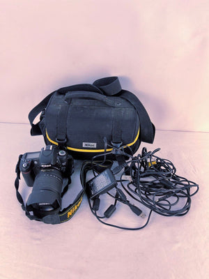 Nikon D80 DSLR Camera w/ 18-200mm VR Lens Parts/Repair with Cords, Manuel, Bag