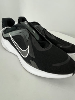 Nike Quest 5 Black & White Solid Sneaker Athletic Men's 13 Running Sneakers