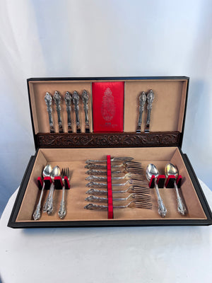 Community Silver Artistry Flatware 34 Piece Set with Chest