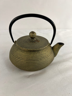 Vintage Japanese Tetsubin Cast Iron Teapot Ribbed Textured Bronze Gold Enamel