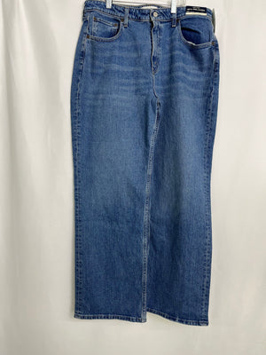 Abercrombie & Fitch Curve Love High Rise 90's Relaxed Women's Jeans Size 33R NWT