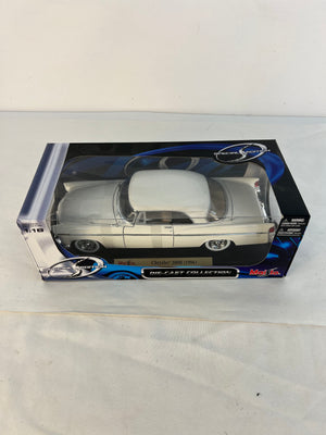 Maisto Chrysler 300B 1956 Scale 1:18 White Special Edition Diecast