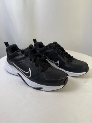 Nike Defy All Day Black and White Sneaker Athletic Men's 9 Trainer Shoes