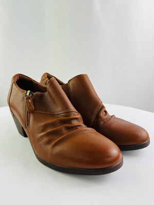Clarks Collection Emily 2 Braley in Brown Ankle Boots Women's Size 9.5M