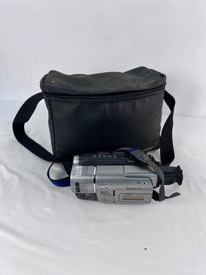 Sony Handycam Vision CCD-TRV57 Video8 XR Camcorder 20x Night Vision WITH cASE