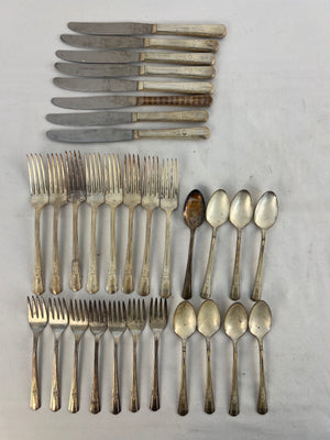 Vintage WM Rogers Overlaid IS Silverplate Flatware Set Floral Scroll Accent 31pc