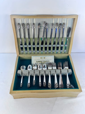 1847 Rogers Brothers King Frederick Silverware Set 66pc Ornate Handle with Chest
