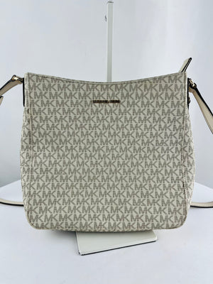 Michael Kors Signature Jet Set Travel Large Messenger Crossbody in Vanilla