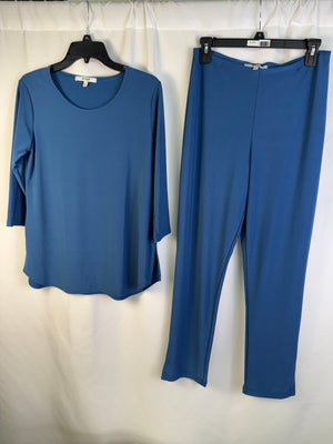 Sympli 2 Pc Set Size 8 Go To Classic Top 3/4 Sleeve & Narrow Pant Midi Mid Lake