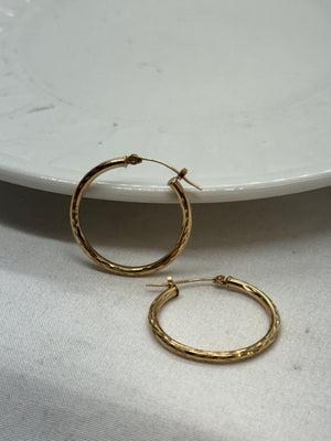 10K Yellow Gold Hoop Earrings 0.9g intricate diamond-cut Vintage 2.5mm