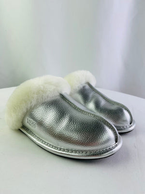 UGG Scuffette ll Silver Leather Shearling Lined Slipper Women's 6 NIB | 1106872