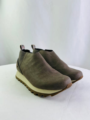 Merrell Alpine Chelsea Boots in Falcon Women's 7 | J003778