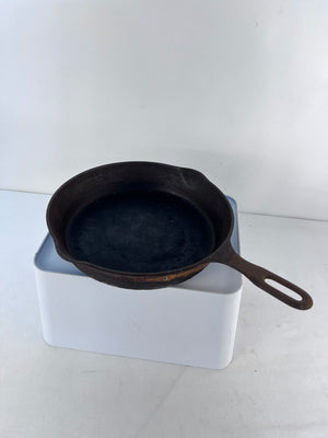 Vintage Griswold # 8 10.5" Cast Iron Iron Mountain Series Skillet