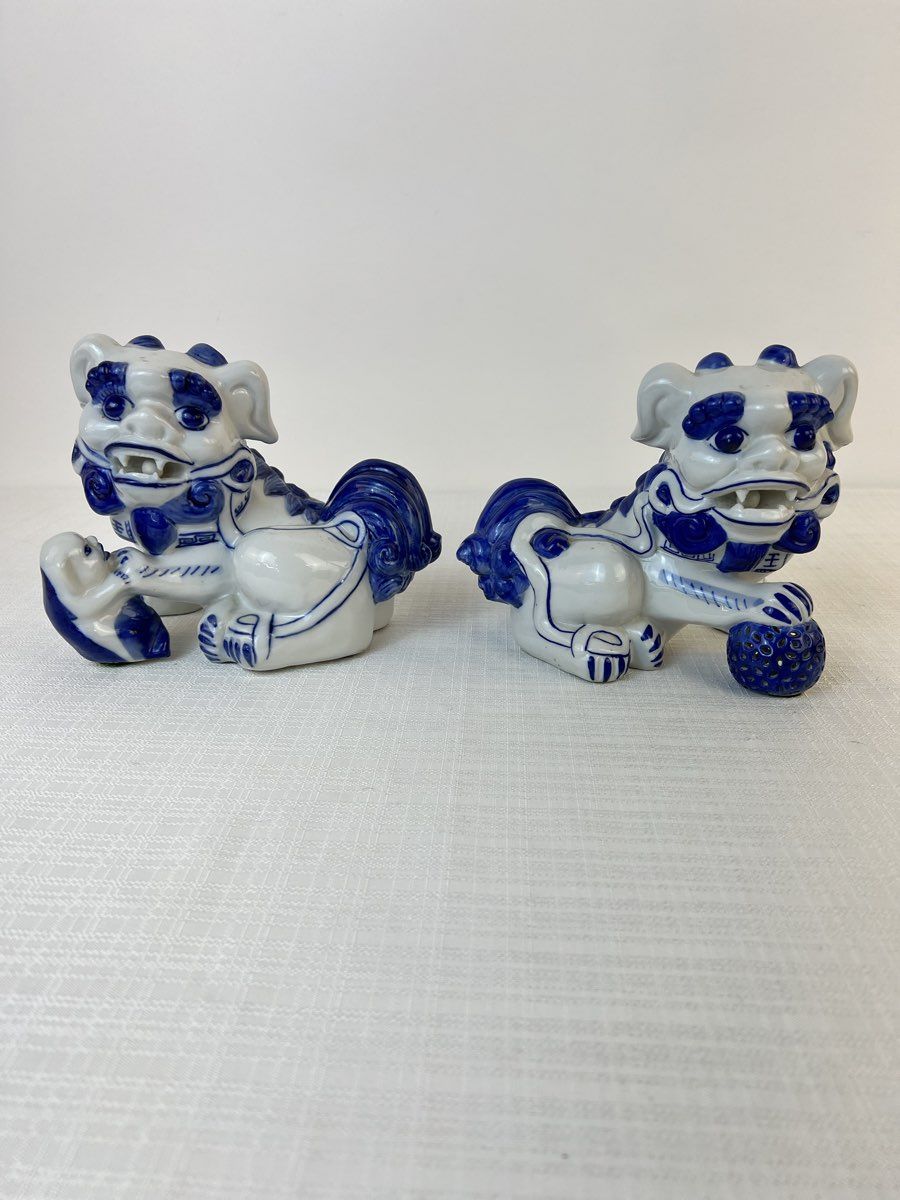 Pair of Chinoiserie Porcelain Foo Dog 1960s Mid Century Blue & White MCM