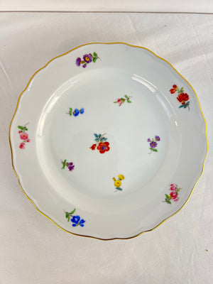 Meissen Scattered Flowers Luncheon Plate 8.5" Hand Painted Porcelain Gold Trim