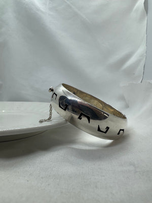 VTG Taxco TM-143 925 Sterling Silver Bracelet 52g Domed Hinged Cuff 8.25 in.