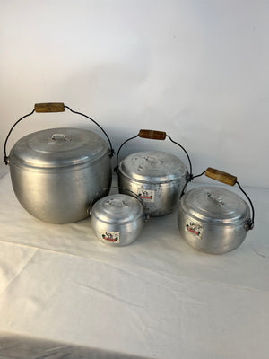 Vintage Set of 4 Lidded Aluminum Pots and Wire Bail Handles Camping Nesting